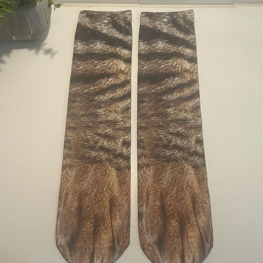 Double-Sided Cat Paw Socks Complete with BEANS!